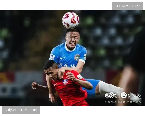 河南队迈达纳角球头球破门 海港防线盯人失误再丢一球 河南队迈达纳角球头球破门 海港防线盯人失误再丢一球