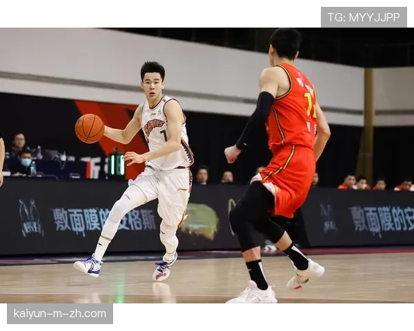 刘铮因伤缺席上海对阵山西比赛 侧翼三分投射点暂时缺失 刘铮因伤缺席上海对阵山西比赛 侧翼三分投射点暂时缺失